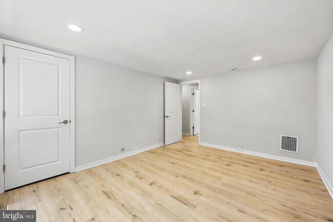 Building Photo - 269 Monroe St