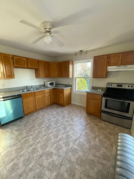 Kitchen - 1376 Smith St