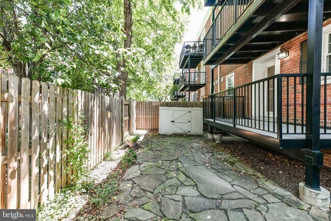 Building Photo - 3057 S Buchanan St