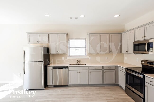 Building Photo - 141 Lakewood Ln