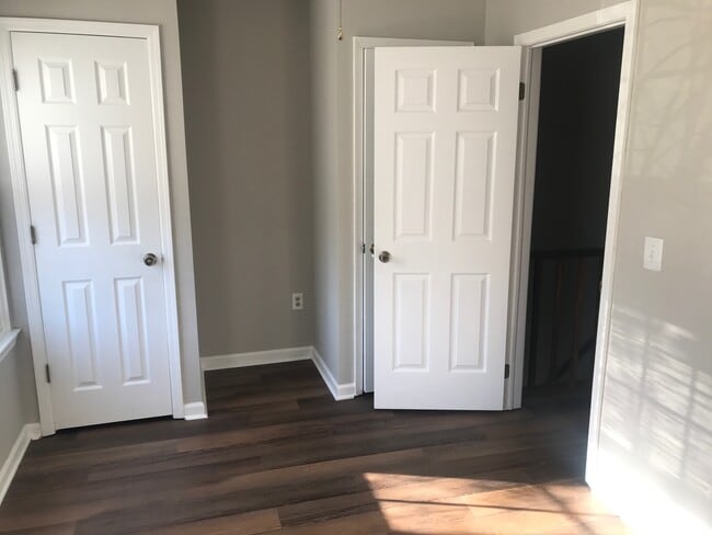 Building Photo - 404 Wedgewood Cir