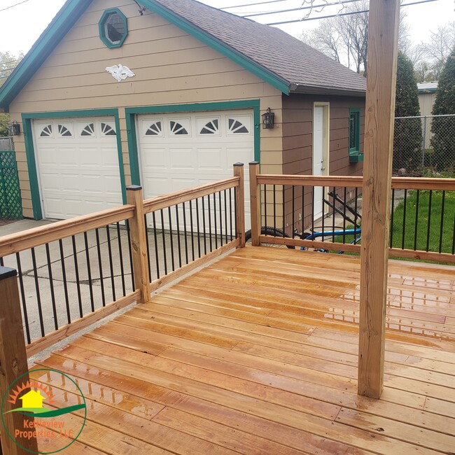 Deck - 1523 Martin Ave