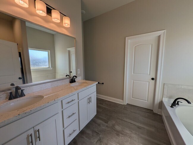 Building Photo - Legacy Pointe 3/3 Charmer