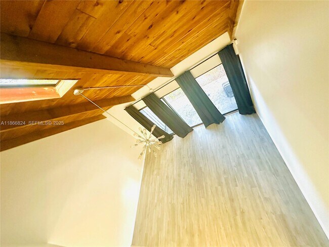 Building Photo - 33 Deer Creek Rd