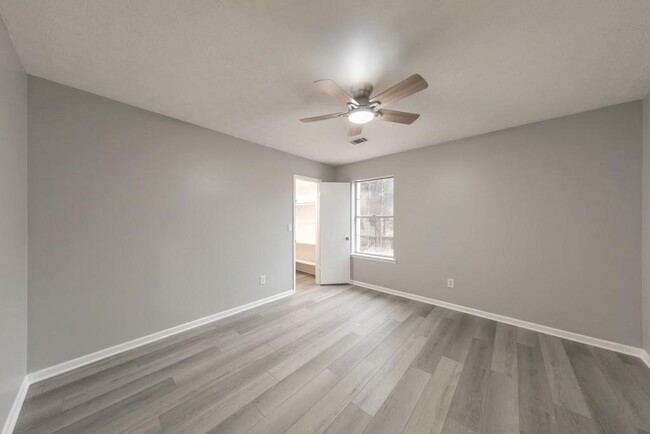 Building Photo - 8453 Alden Dr