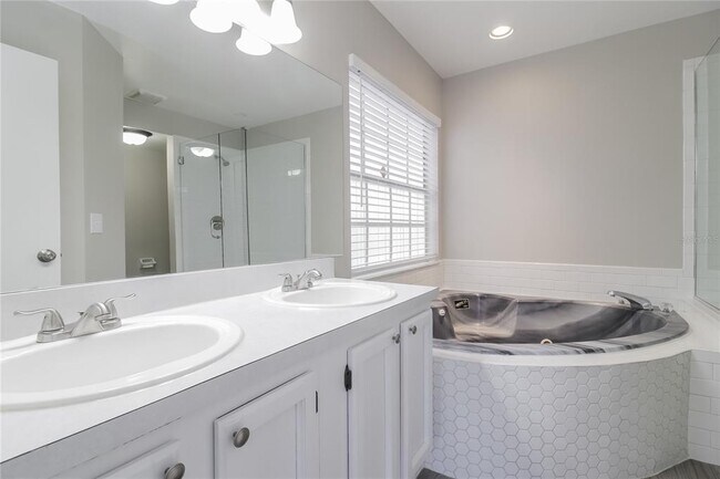 Building Photo - 4000 Downey Ct