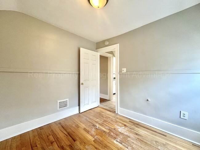 Building Photo - 541 Pearson St