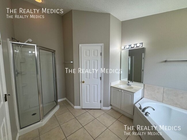 Building Photo - 2793 Club Cortile Cir