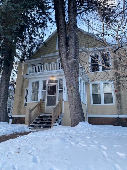 Building Photo - 1227 E 3rd St