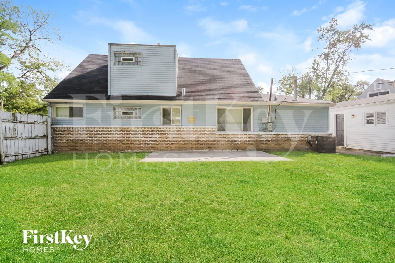 Building Photo - 400 Watseka St