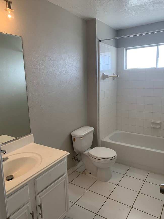 Building Photo - 4018 Timber Corner