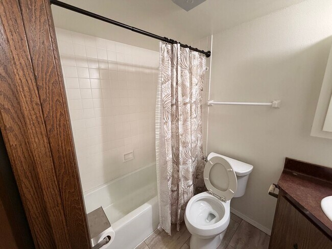 Building Photo - 2 Bed/ 2 Bath Condo