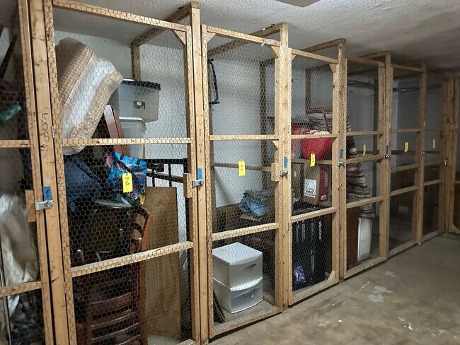 Building Photo - Spacious One Bedroom Condo In the Heart of Dupont - 17th/New Hampshire.