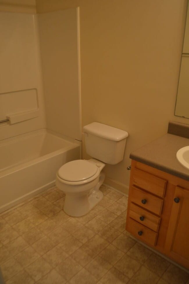 Building Photo - Cute Spacious Condo in Harts Cove!