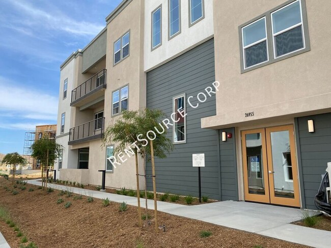 Primary Photo - 3 Bedroom, 2022 New Construction Flat w/ S...