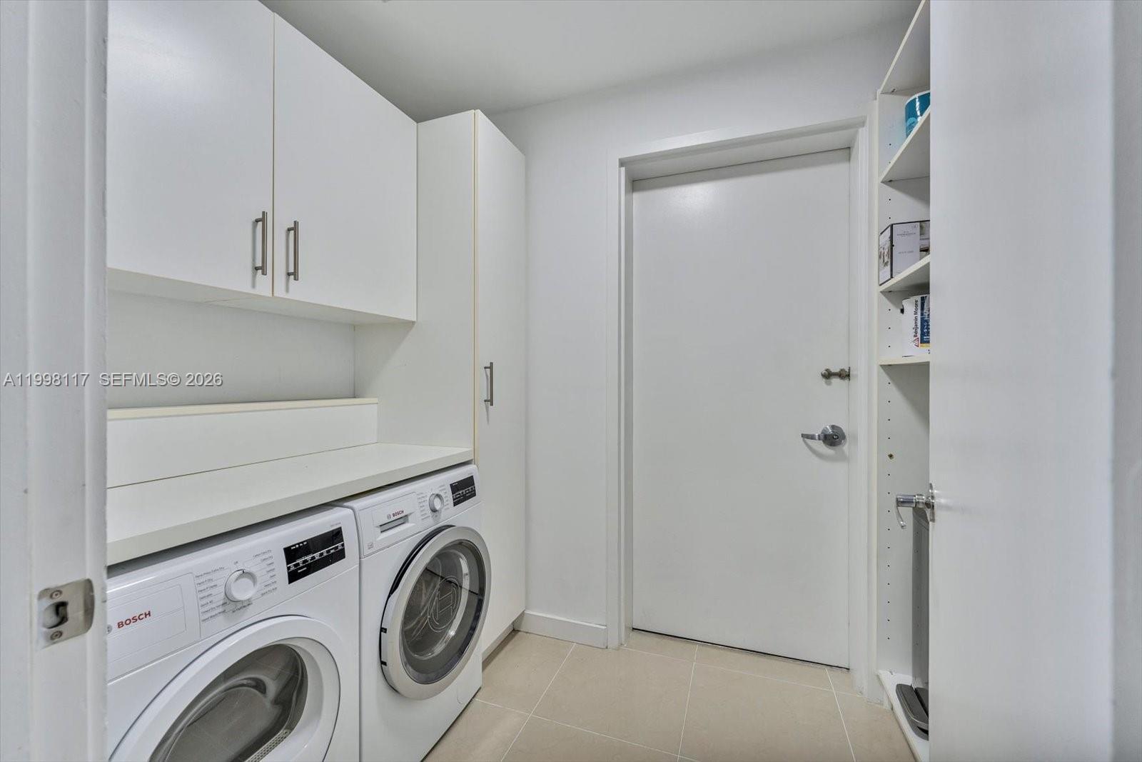 Building Photo - 900 Biscayne Blvd