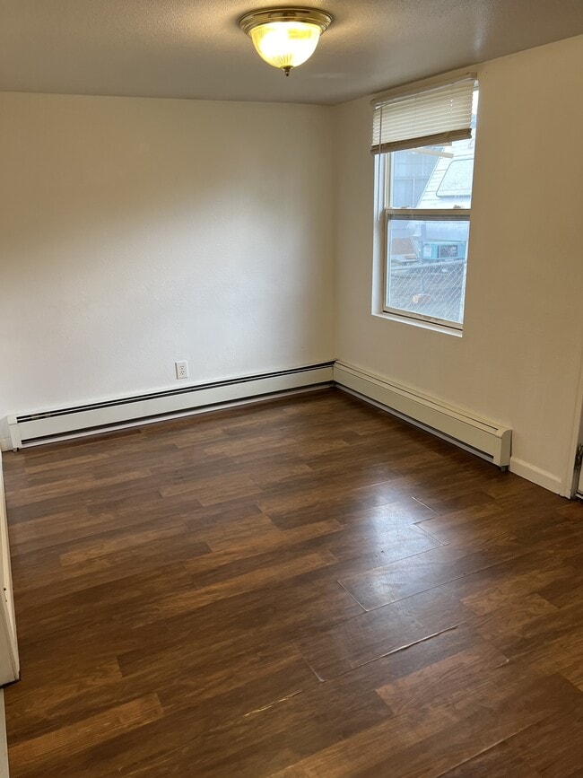 Building Photo - 207 1/2 S Clayton St