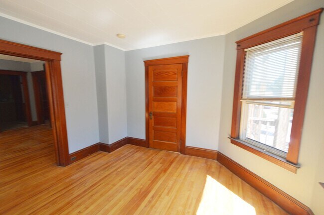 Building Photo - 53 Forest St