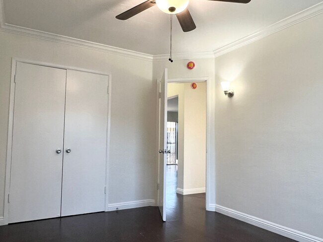 Building Photo - Bright 2 bed 1 bath in Pacific Beach