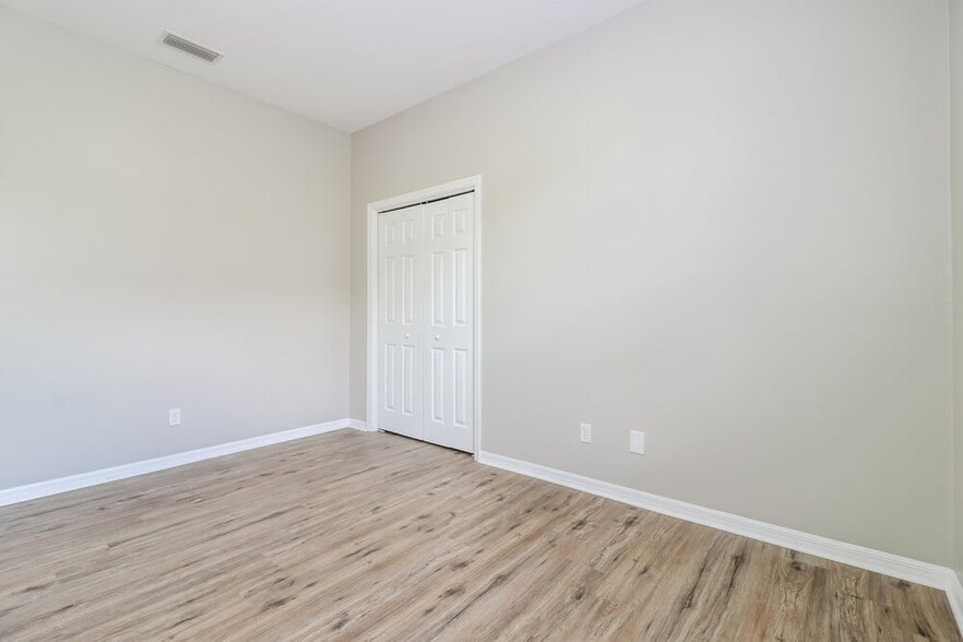 Building Photo - 409 Delwood Breck St