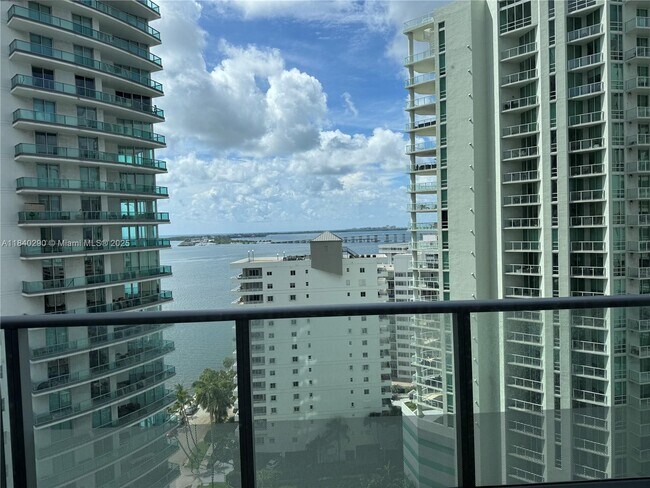 Building Photo - 1300 Brickell Bay Dr