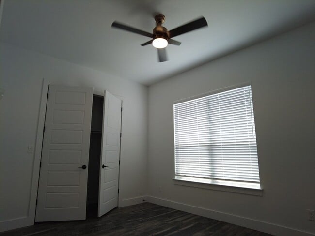 Building Photo - 112 Madrona Ln