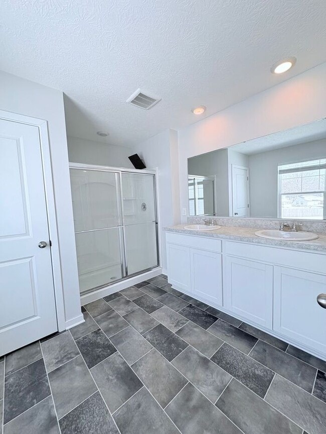 Building Photo - Charming 4 beds 2.5 baths in Newark!