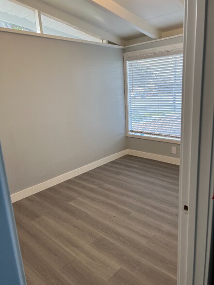 Building Photo - 742 Lakebird Dr