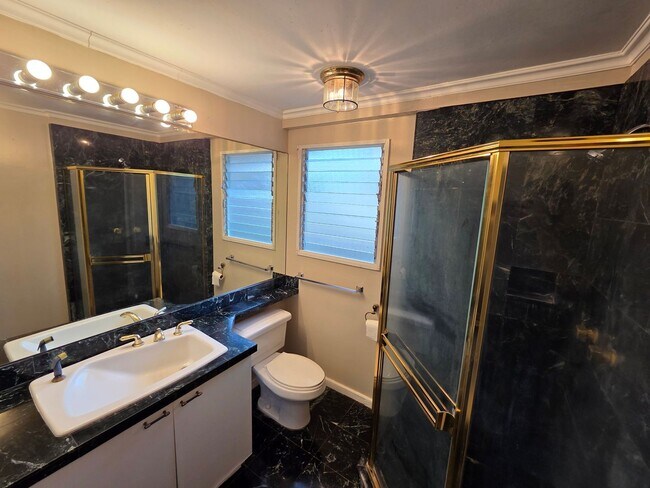 Building Photo - Charming 3 Bedroom 2 Bath Single Family Home in Manoa Valley