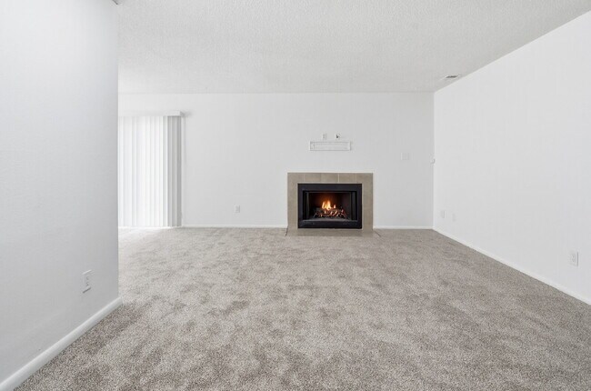 Building Photo - $1,440.95 with $300 off the first month's rent, 1 Bed - 1 Bath, Condo in Aurora with Washer and D...