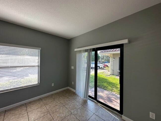 Building Photo - 1045 Villas LLC (1035 NE 10th Ave)