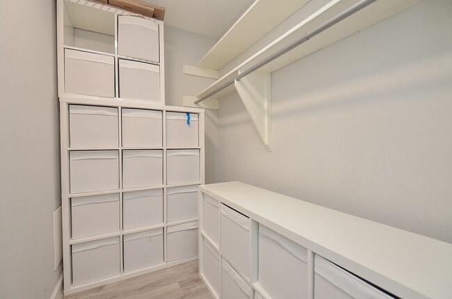 Building Photo - 9606 Highmeadow Dr