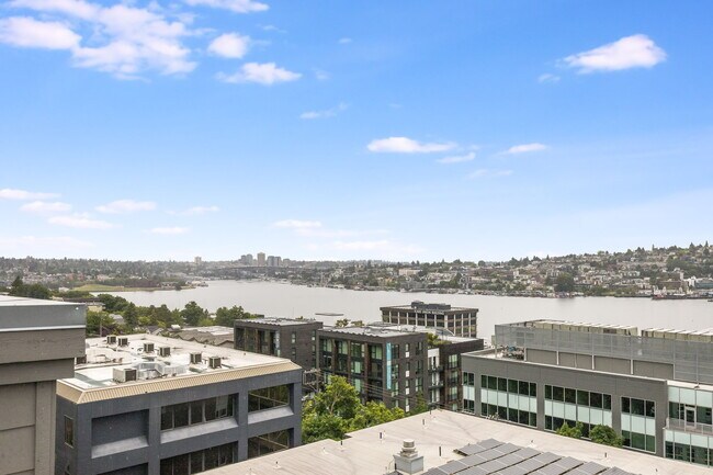 Building Photo - 1504 Aurora Ave N