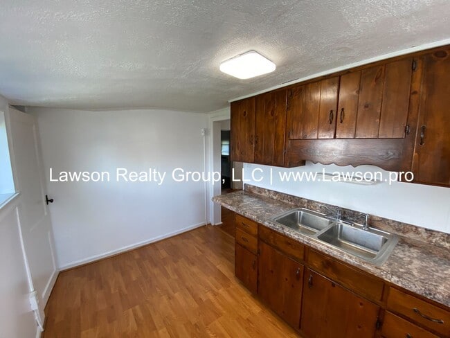 Building Photo - One Level Living with Nice Yard