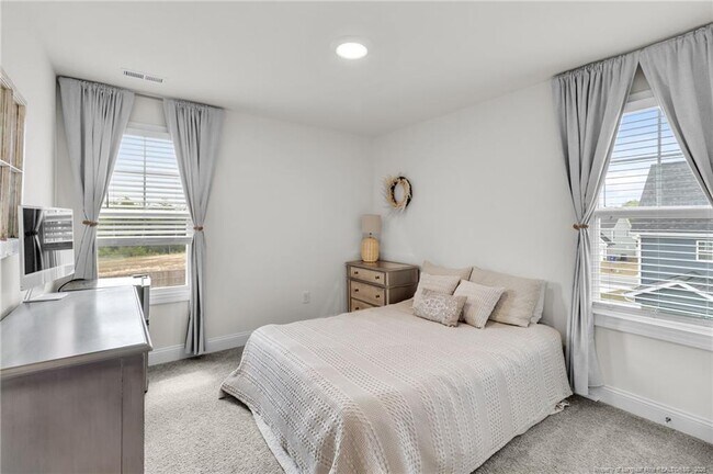 Building Photo - 173 London Dr