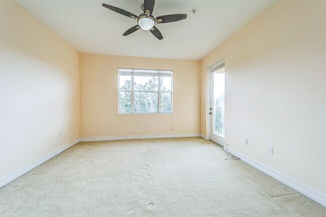Building Photo - 1408 3rd St Cir E