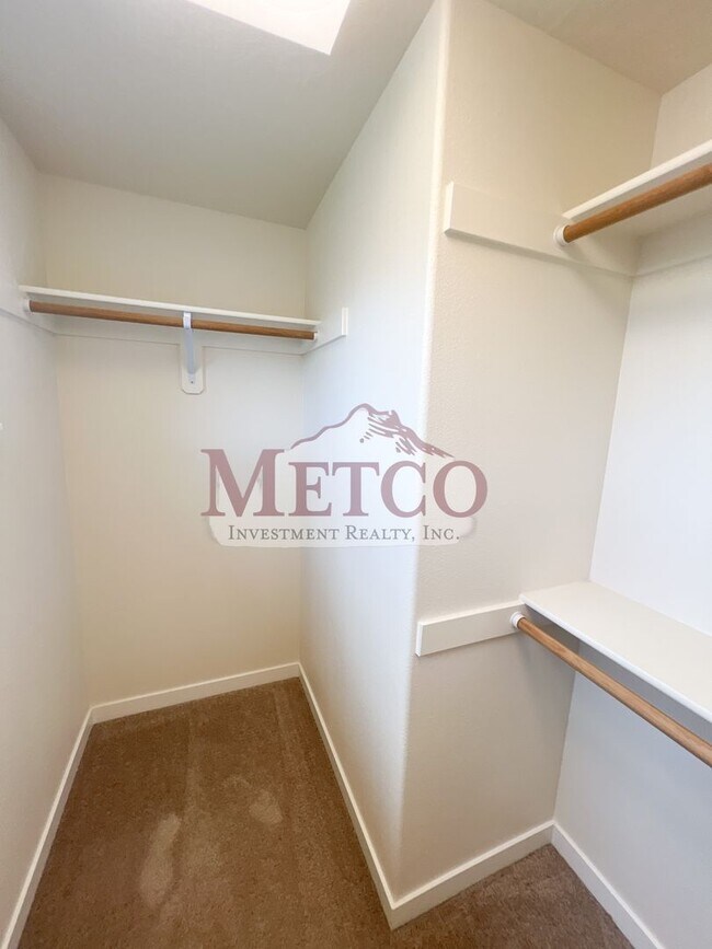 Building Photo - FOR RENT: Beautiful Coburg 3 Bed / 2.5 Bath Craftsman!