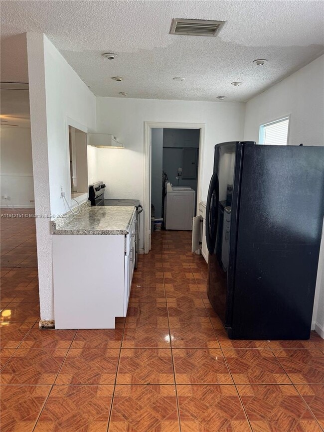 Building Photo - 717 SW 79th Ave