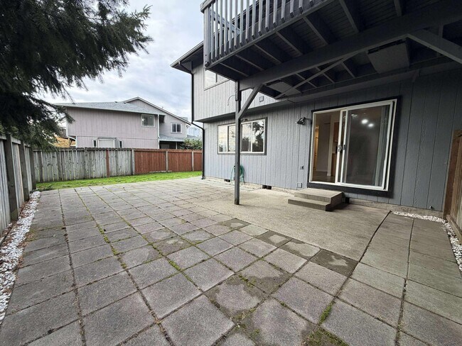 Building Photo - 904 Avalon Ct SE