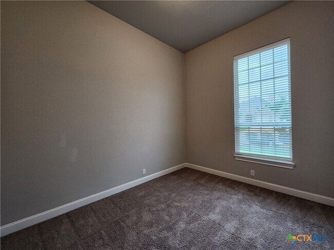 Building Photo - 1113 Carriage Loop