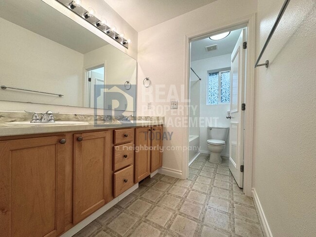 Building Photo - Great 3 Bedroom In South Hill!