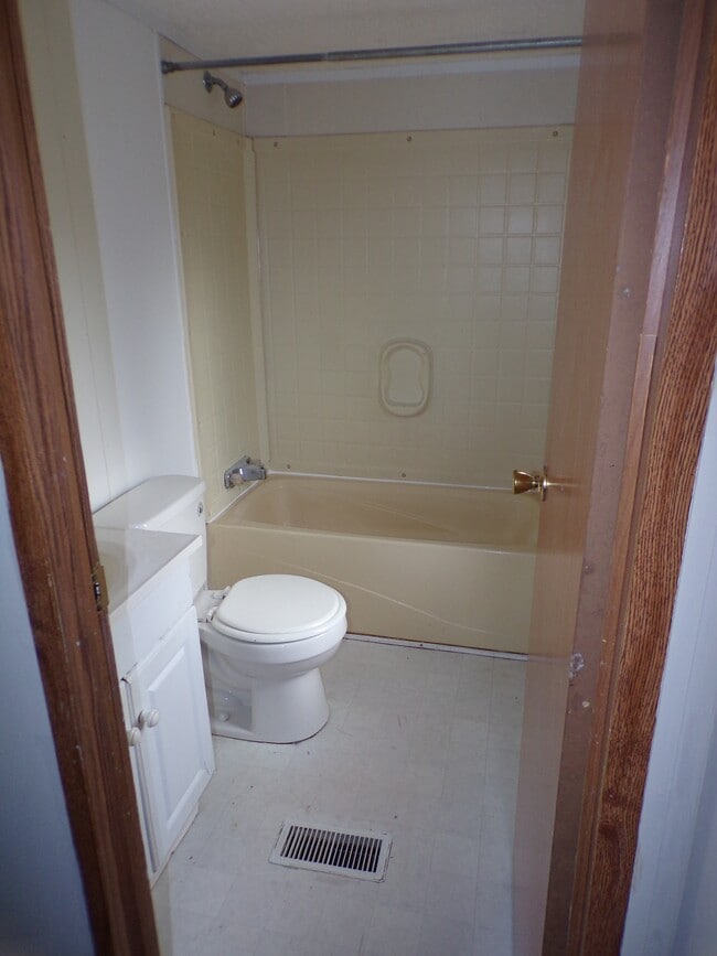 Building Photo - 320 Co Rd 135