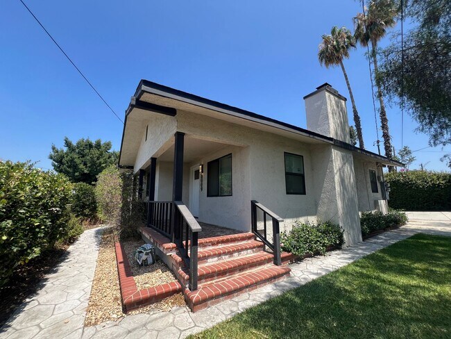 Building Photo - 8007-8009 HILL DR.