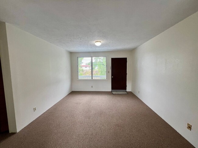 Building Photo - 272 Kapiolani St