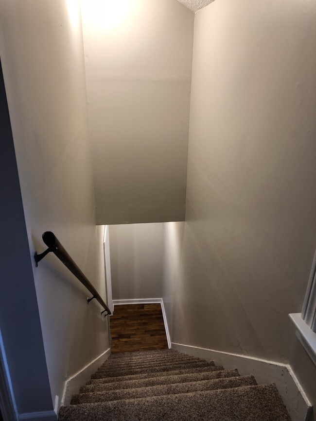 Building Photo - 820 Hall St