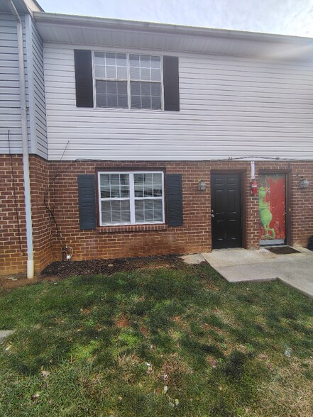 Building Photo - 22 Fonda Dr