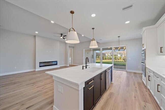 Building Photo - 8387 Windbound Ct
