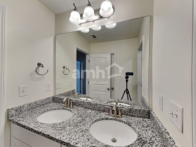 Building Photo - 227 Ivy Brook Dr