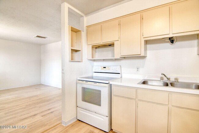 Building Photo - 5657 E 28th St