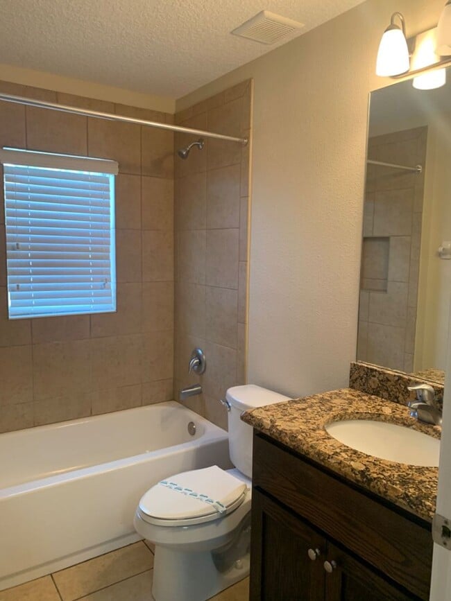 Building Photo - MOVE IN SPECIAL-2/2 Very Nice Duplex for Rent in St. Cloud